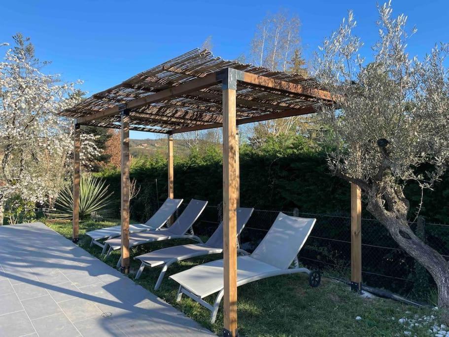 Logements Chaleureux Dans Maison Avec Piscine A 35 Min De Lyon Alix Exterior foto