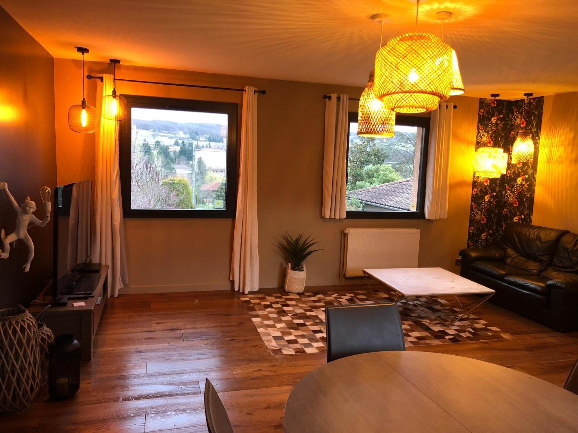 Logements Chaleureux Dans Maison Avec Piscine A 35 Min De Lyon Alix Exterior foto